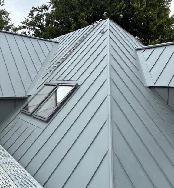 Belüftetes Stefalzdach aus Aluminium Scharen